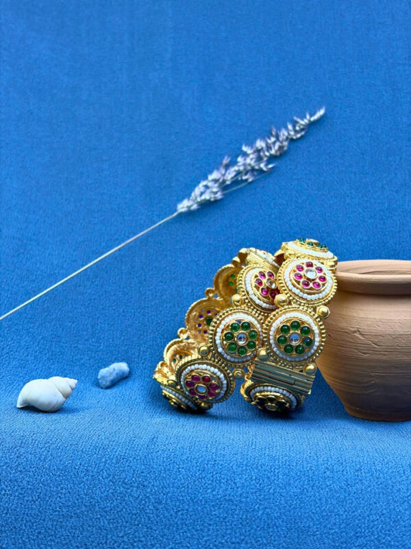 Rajwada Kundan Pearl Kada