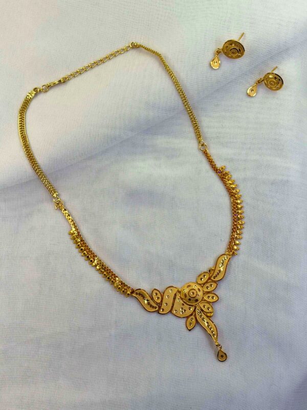 Avani One Gram Short Necklace Set