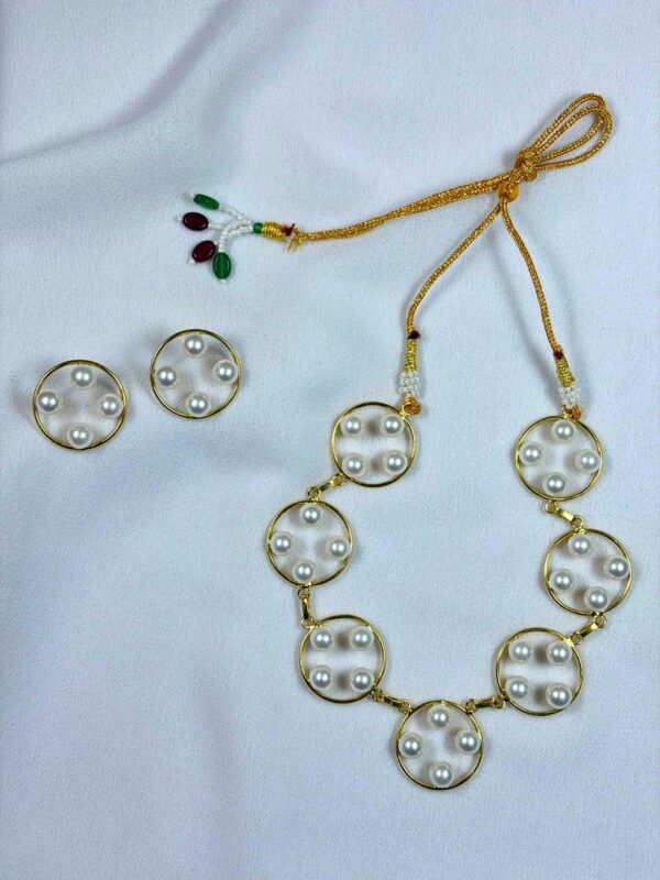 Bulbul Pearl Circle Necklace Set