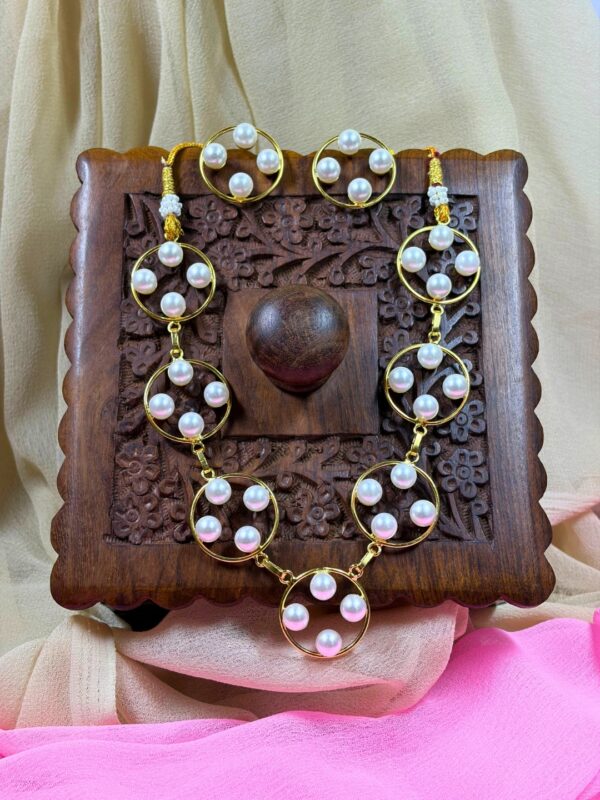 Bulbul Pearl Circle Necklace Set