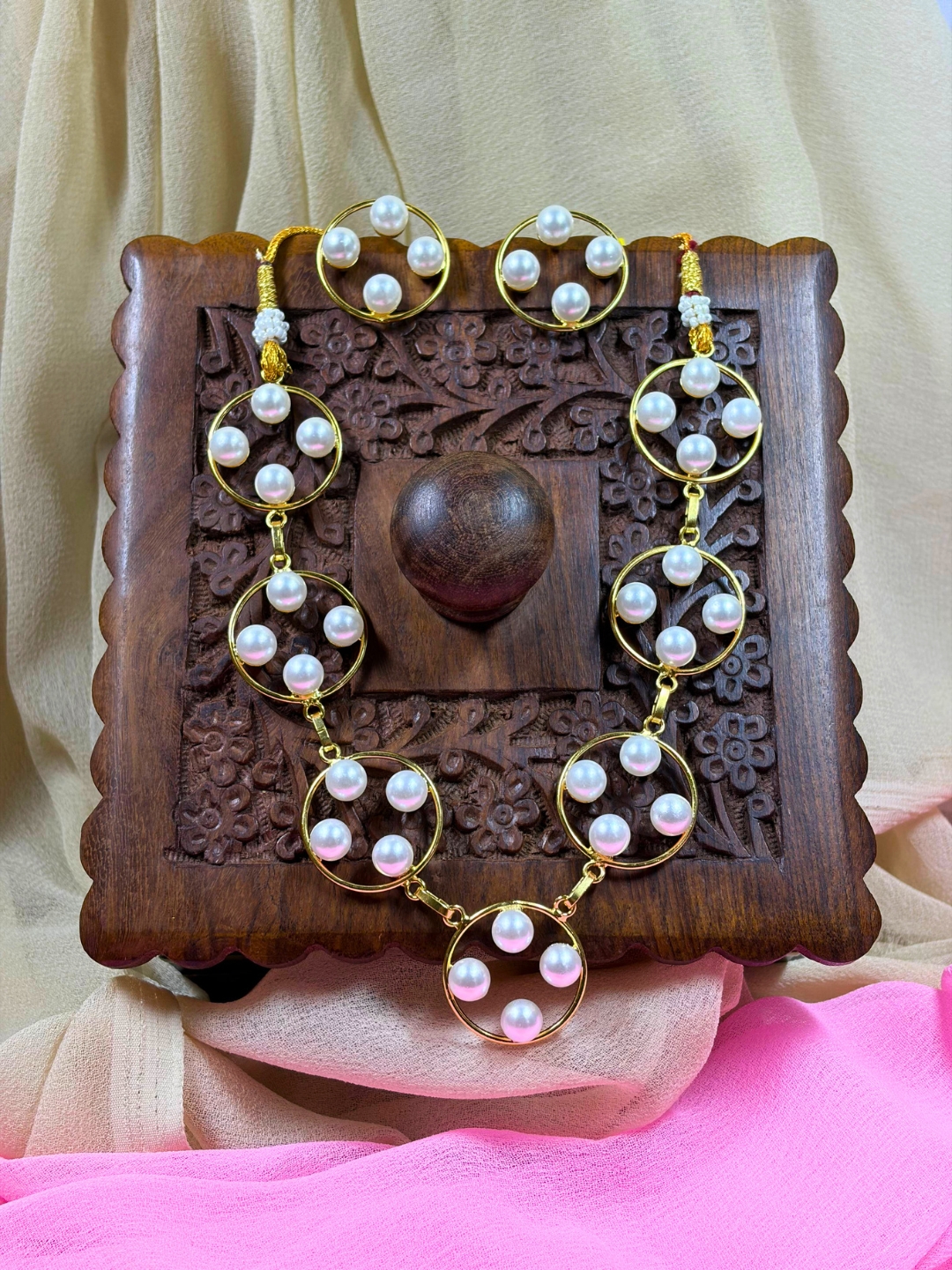 Bulbul Pearl Circle Necklace Set