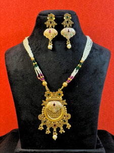 Saloni Pearl Pendant Necklace Set