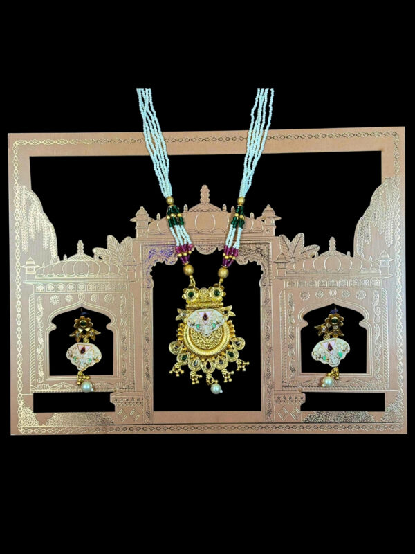 Saloni Pearl Pendant Necklace Set