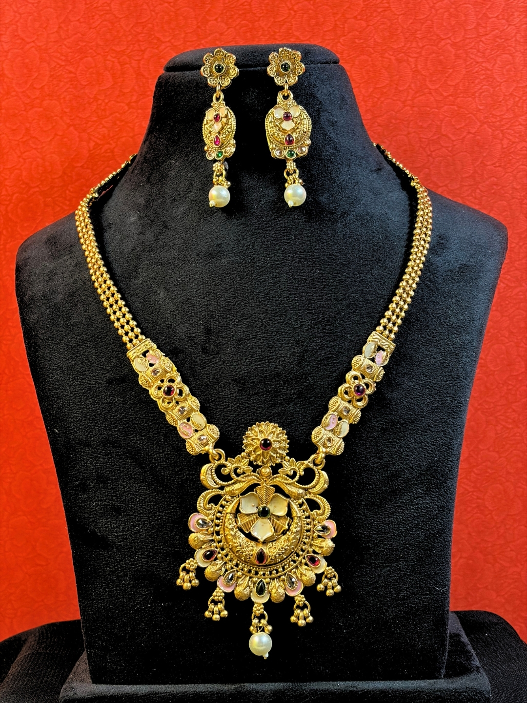Sujata Antique Pendant Necklace Set