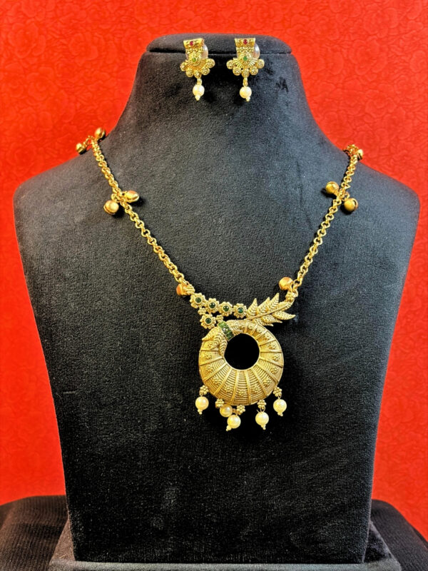 Mohini Antique Pendant Necklace Set