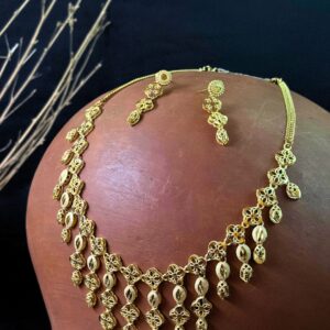 Maanvi One Gram Short Necklace Set