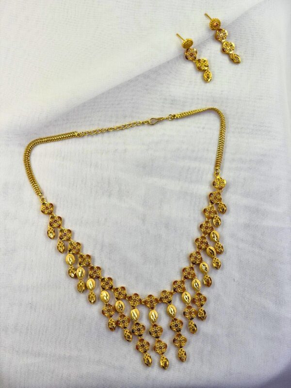 Maanvi One Gram Short Necklace Set