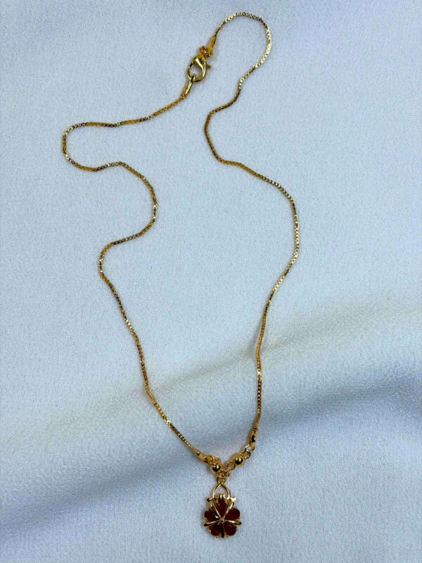 Nutan Pendant Chain Necklace