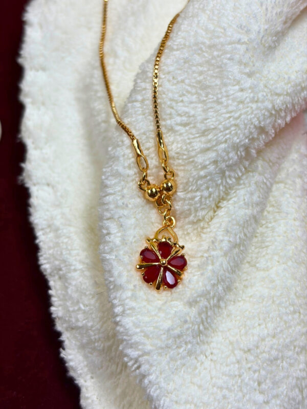 Nutan Pendant Chain Necklace