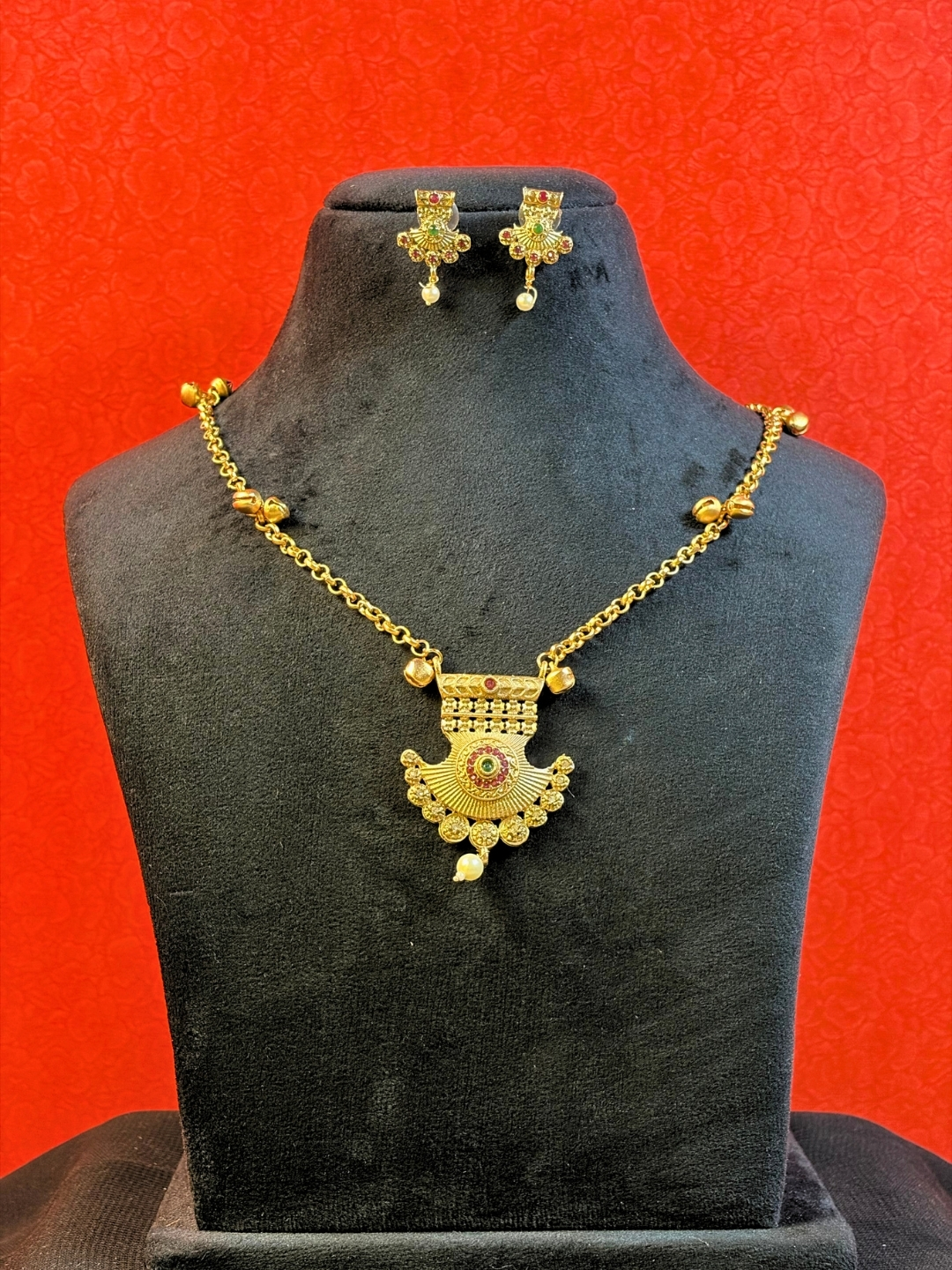 Imlie Pendant Necklace Set