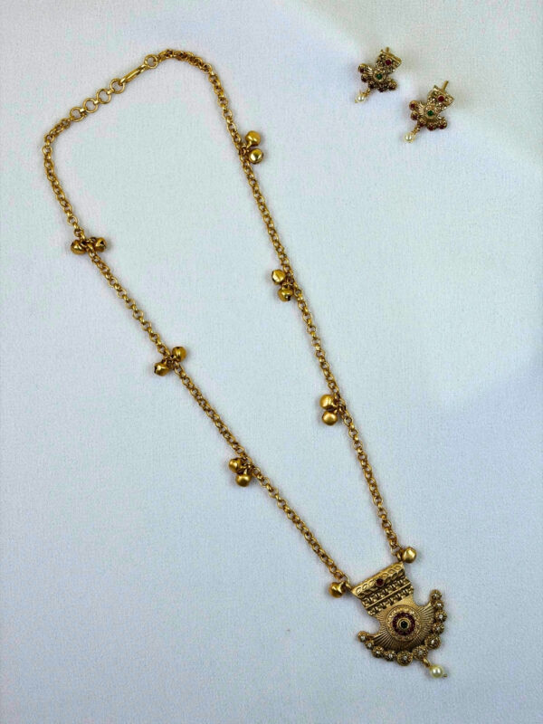 Imlie Pendant Necklace Set