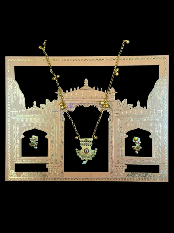 Imlie Pendant Necklace Set