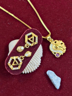 Juhi Pendant Chain Necklace