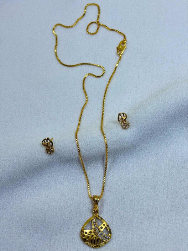 Kajol Pendant Chain Necklace