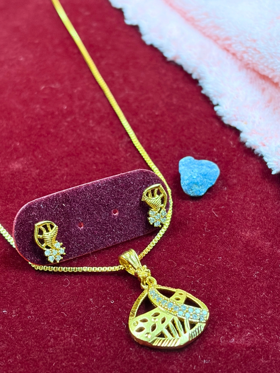 Kajol Pendant Chain Necklace