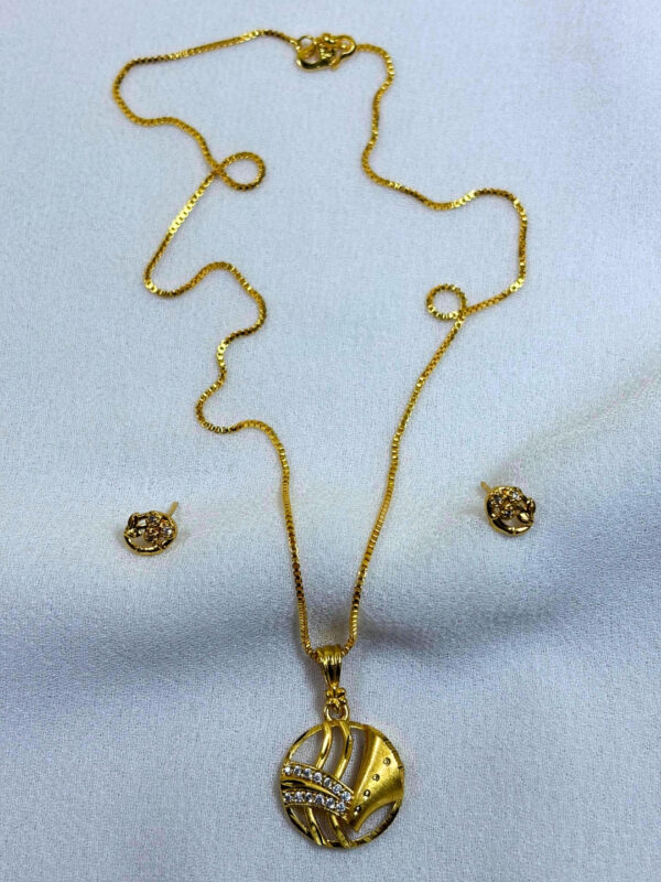 Karishma Pendant Chain Necklace