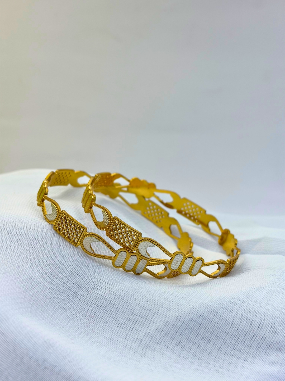 Suhani Micro Gold Elegant Pattern Kada