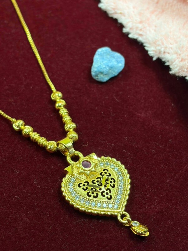 Tabbu Pendant Chain Necklace