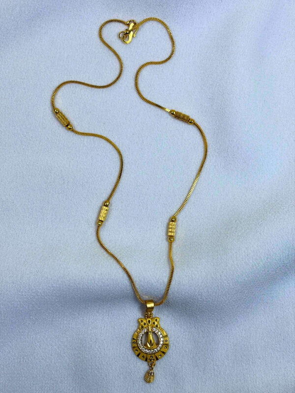 Urmila Pendant Chain Necklace
