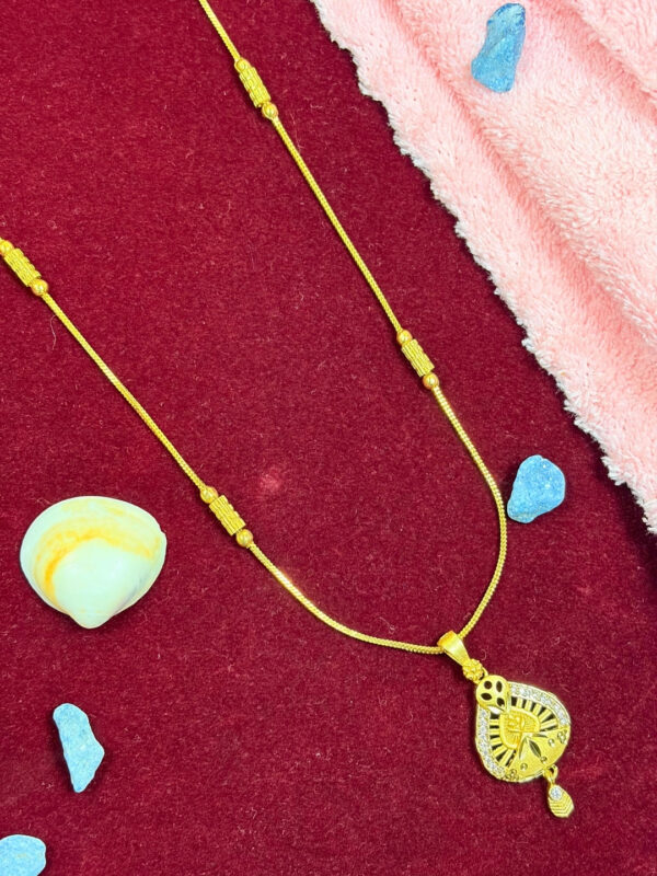 Kriti Pendant Chain Necklace