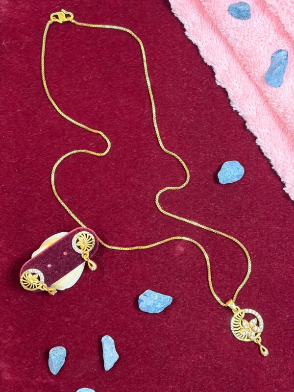 Katrina Pendant Chain Necklace