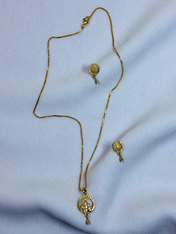 Katrina Pendant Chain Necklace