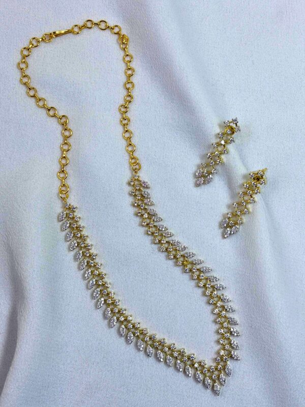 UmraoJaan Crystal Necklace Set