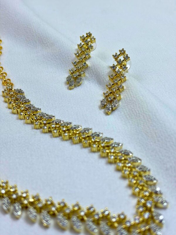 UmraoJaan Crystal Necklace Set