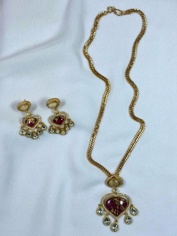 Anushka Pendant Chain Necklace Set