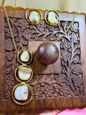 Kiyara Pendant Chain Necklace Set
