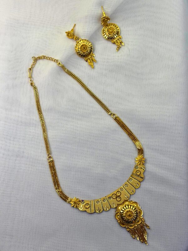 Urvashi One Gram Short Necklace Set