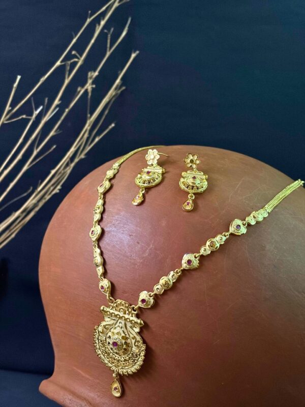 Vasundhara One Gram Short Necklace Set