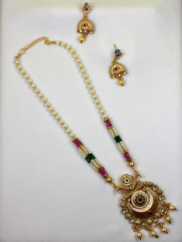 Ishita Pearl Pendant Necklace Set