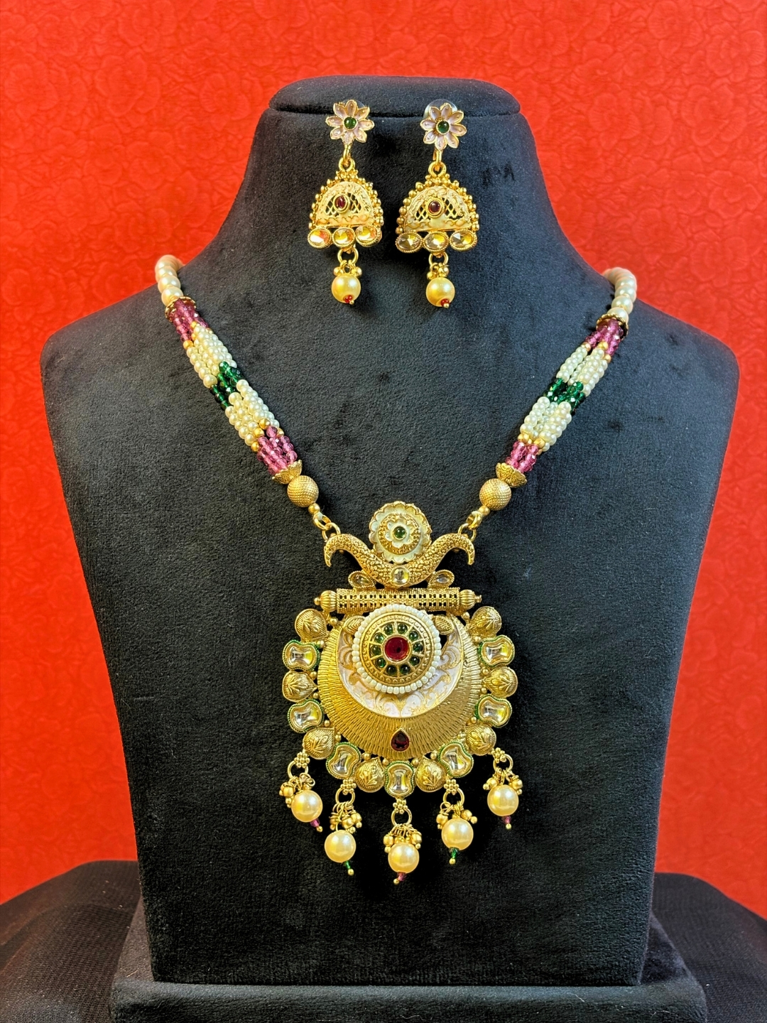 Ishita Pearl Pendant Necklace Set