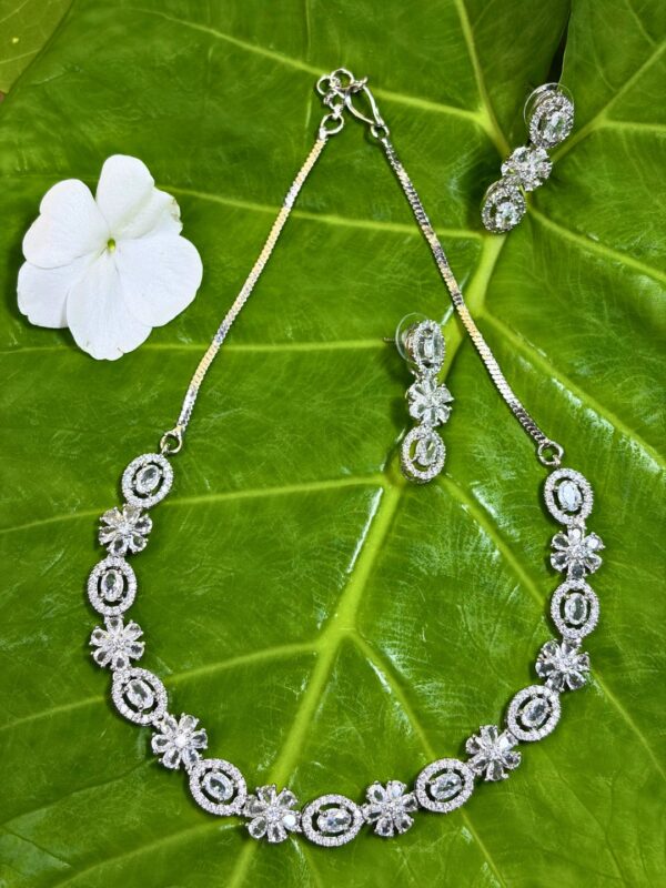 Noorie Crystal Necklace Set