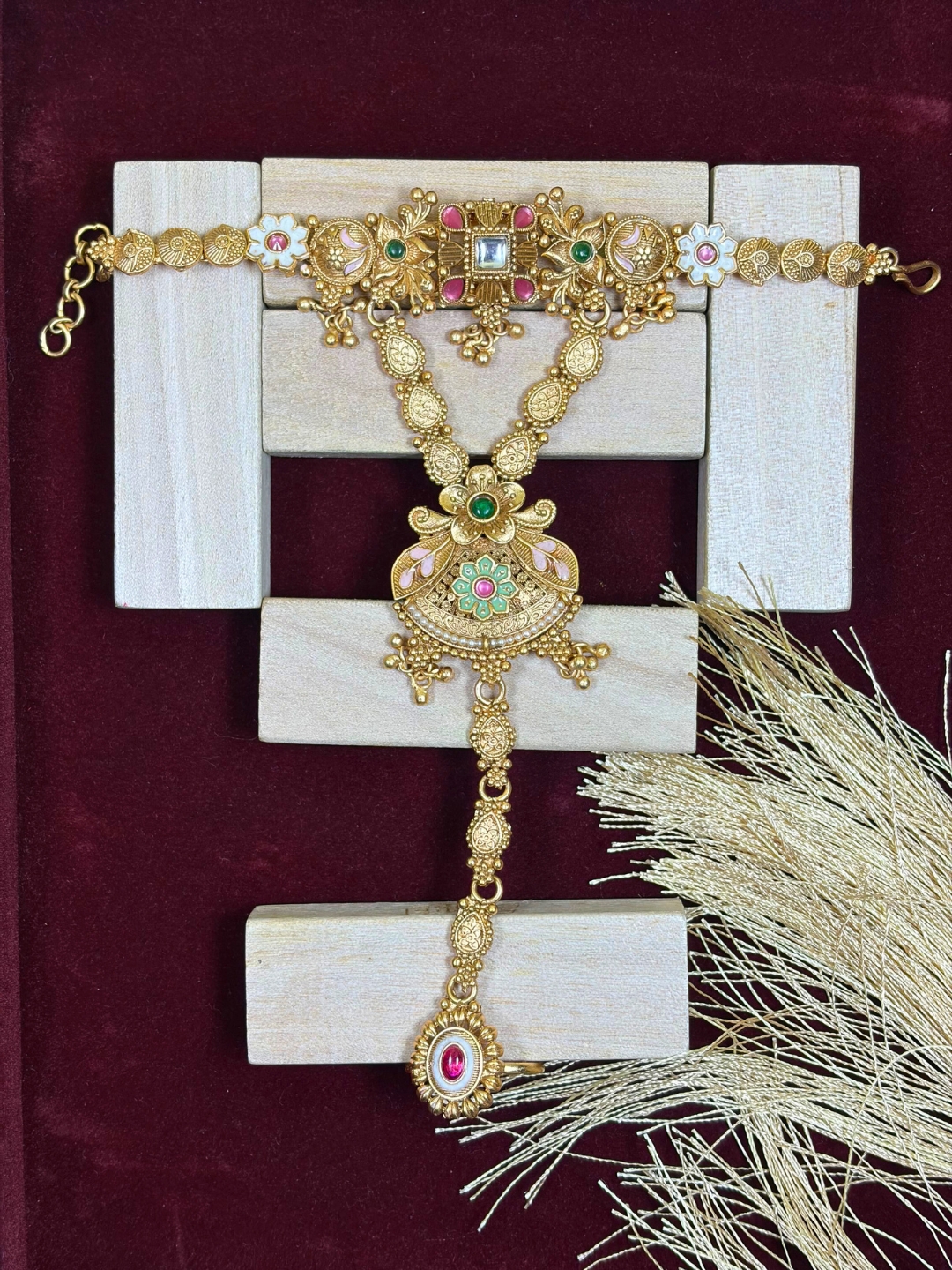 Paribhasha Royal Motif Hath Phool Bracelet