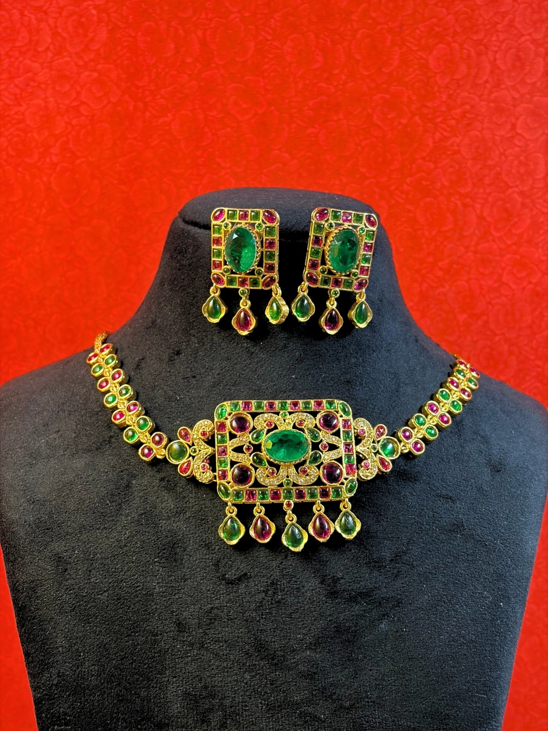 Amrita Rajasi Choker Necklace Set